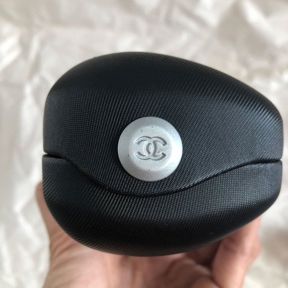 CHANEL brown wraparound sunglasses with hardshell carrying case - Picture 12 of 17